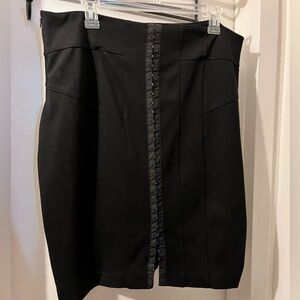 Jennifer Lopez- size 14- black pencil knit skirt w/ back silver hooks. EUC.